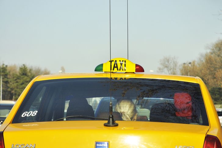 Román taxi