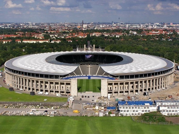 Olympiastadion Berlin 696x522