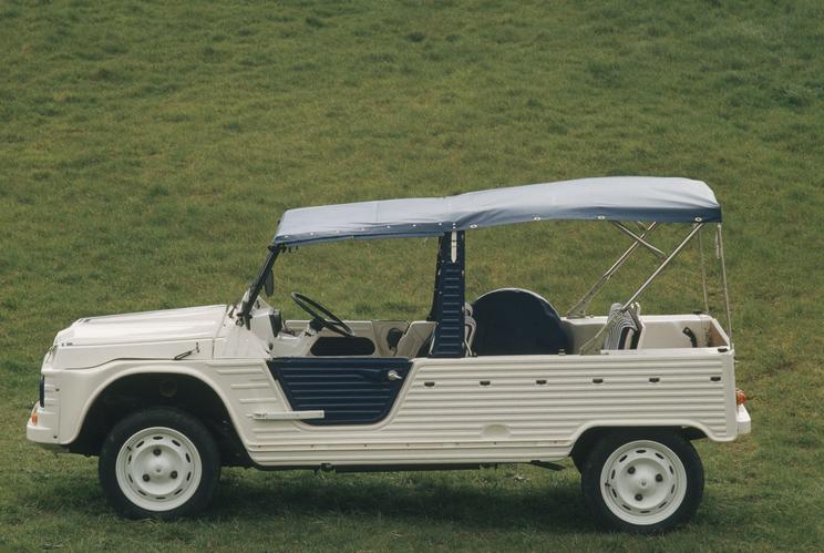 A Méhari 4x4 az orvosi segítségnyújtásban jeleskedett szerte a világon. Részt vett az 1980-as Párizs-Dakar ralin, ahol tíz Méhari 4x4 biztosította az orvosi ellátást a verseny során. / Fotó: Citroën