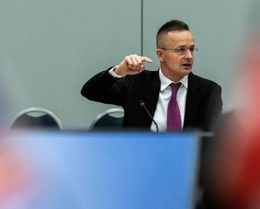 Szijjártó Péternél betelt a pohár. Fotó: Facebook/Szijjártó Péter