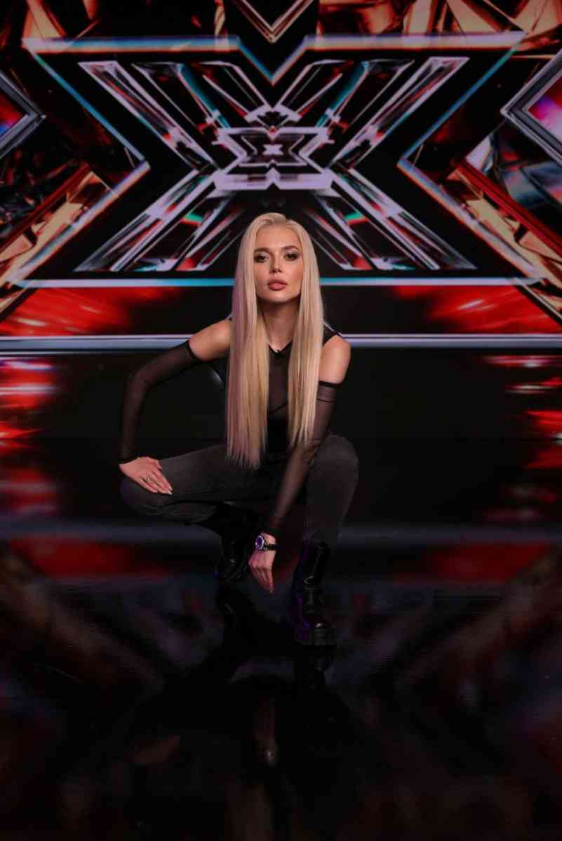 Korábban, 2022-ben az X-Faktorban tűnt fel, melynek köszönhetően a magyar közönség is megismerhette. 