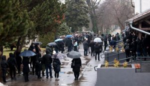Rengeteg barát, ismerős, tisztelő érkezet dudás Miklós gyászszertartására / Fotó: Czerkl Gábor