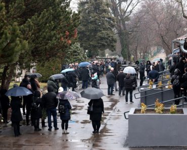Rengeteg barát, ismerős, tisztelő érkezet dudás Miklós gyászszertartására / Fotó: Czerkl Gábor