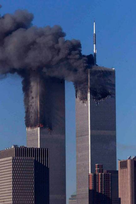 &nbsp; A WTC-1 tornya 102 perccel a repülőgép becsapódása után omlott össze, a WTC-2 pedig 56 perc után.&nbsp;&nbsp;