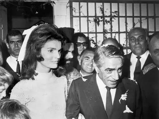 Botrányos házasság: Hogyan talált menedéket Kennedy özvegye egy milliárdos karjaiban