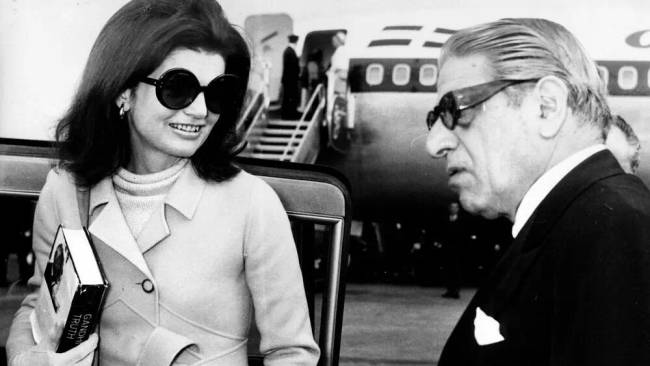 Botrányos házasság: Hogyan talált menedéket Kennedy özvegye egy milliárdos karjaiban