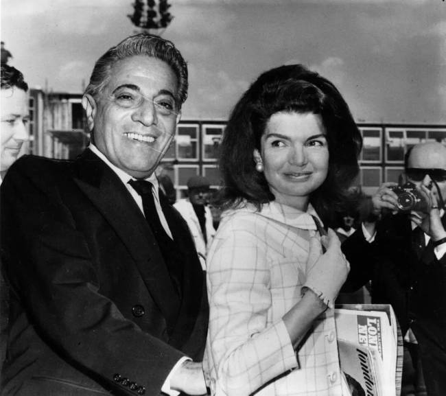 Botrányos házasság: Hogyan talált menedéket Kennedy özvegye egy milliárdos karjaiban