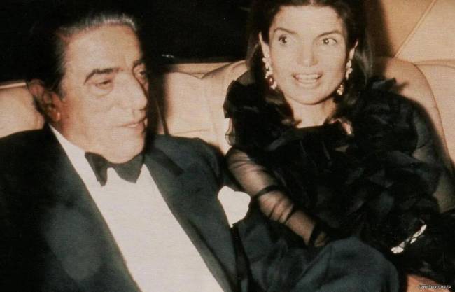 Botrányos házasság: Hogyan talált menedéket Kennedy özvegye egy milliárdos karjaiban